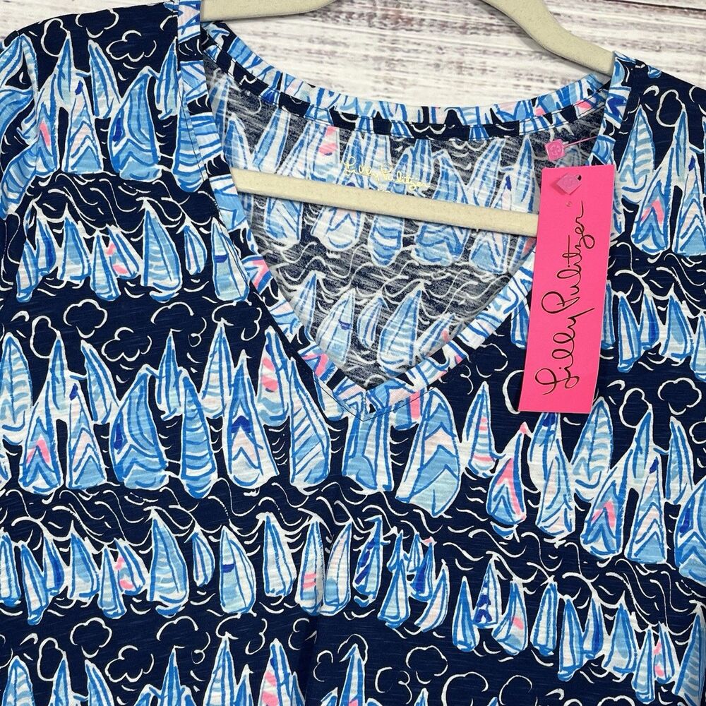 Lilly Pulitzer Top Etta V-neck Sz XS Low Tide Navy Sails & Stripes Coastal Boats - Picture 1 of 7